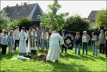 [http://www.traditioninaction.org/Cultural/images/E006_Tree-PlantingHugary.jpg]