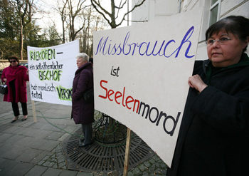 Peter Kramer trial protesters