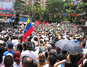 Thousands protest Chavez' closing of RCTV