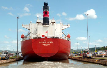 A ship passes through the panama canal