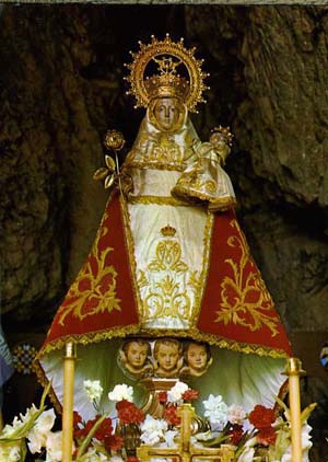 225_Covadonga_Virgen.jpg - 50784 Bytes