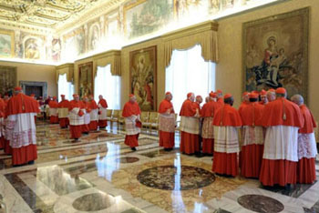 Cardenales en el Vaticano