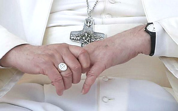 Papa Francis Cruz y el anillo
