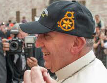Francis con la gorra de béisbol