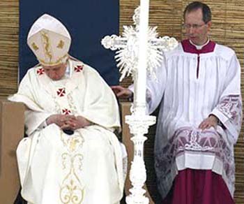 Benedict XVI rests in public