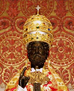 I000_PapalCrown.jpg - 44863 Bytes