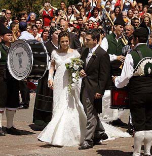 K012_Covadonga_Marriage.jpg - 55230 Bytes
