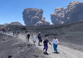 Tourists fleeing Mt. Etna