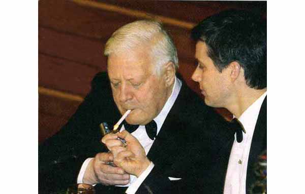 helmut schmidt cigarettes Do light the cigar or cigarettes of your friends