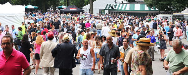 Crowds of sloppily dressed people at the Belmont Stakes, 2015
