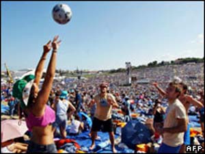 Immodest youth sports at the Loreto Eco-Fest