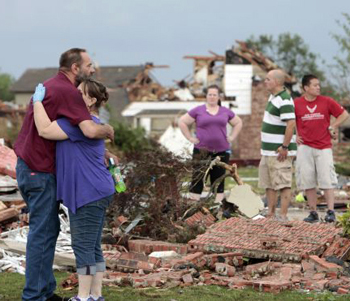 moore tornado rubble