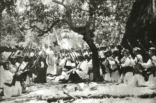 Cristeros presenting arms at a Mass in Jalisco