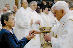 Benedict gives communion in the hand