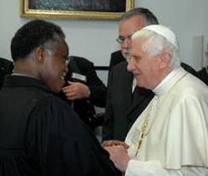 Benedict visits and prays with protestant Samuel Kobia