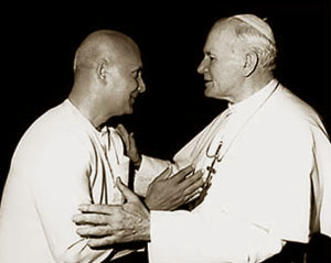 Sri Chinmoy is embraced by John Paul II