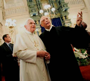 Benedict visiting a New York Synogogue in April of 2008