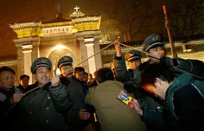 Chinese police arresting underground Catholics