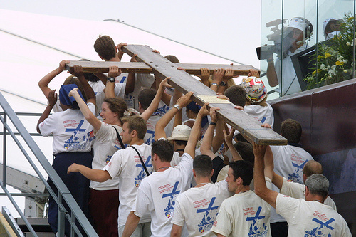 conservatives carry cross at wyd