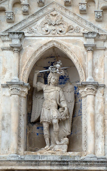 [Image: F172_statue.jpg]