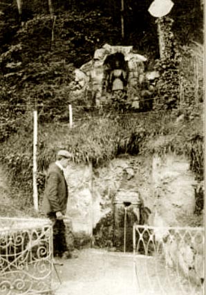 A pilgrim visits Medous, 19th century
