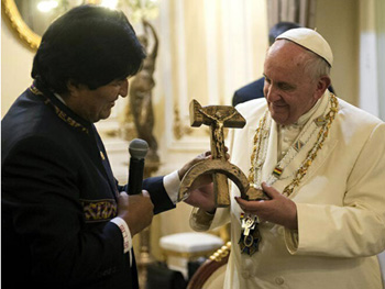 Francis receiving a hammer and sickle from Bolivia's leader