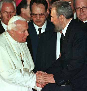 Fidel Castro receives John Paul II
