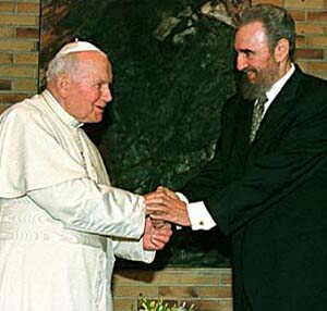 JPII warmly shakes hands with Fidel Castro