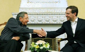 Raul Castro with Medvedev