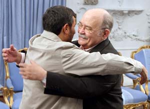 Guerilla priest D'Escoto embraces Iranian president in Tehran