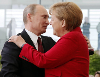 merkel putin kissing