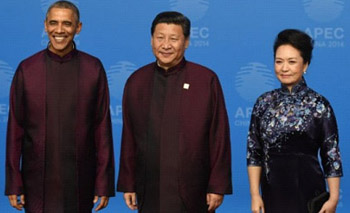 Obama in a Chinese shirt with Chinese premiere Xi Jinping and wife Peng Liyuan