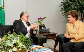 Cardinal Assis visits Dilma Rousseff