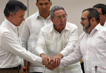 photograph of Fidel Castro sealing a peace between Columbia's president and FARC rebels