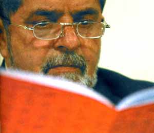 Lula reading the Red Book