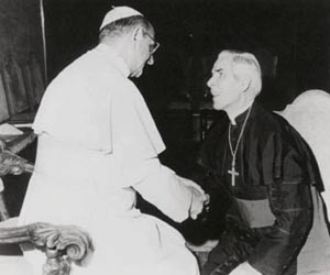 Fulton Sheen shaking hands with Paul VI