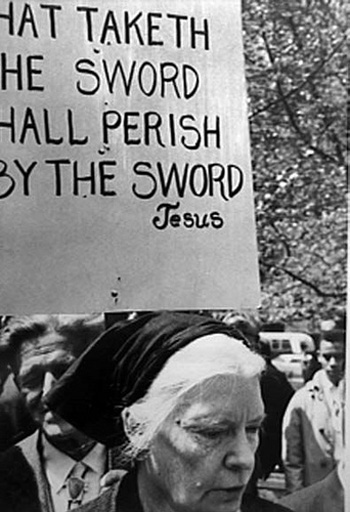 Dorothy Day displaying her pacifism