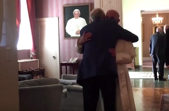 Yoga Grassi greets Pope Francis