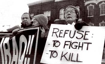 Anti war protesters discourage soldiers