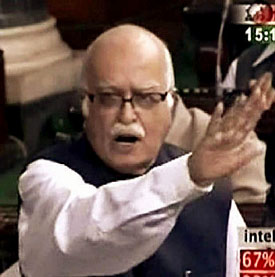 B_226_LKAdvani.jpg - 38009 Bytes