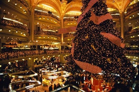 A gigantic Christmas tree in the Galeries Lafayette, Paris