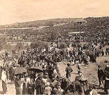 A photograph of the thousands of Fatima pilgrims