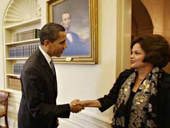 Dilma Rousseff shaking hands with Obama