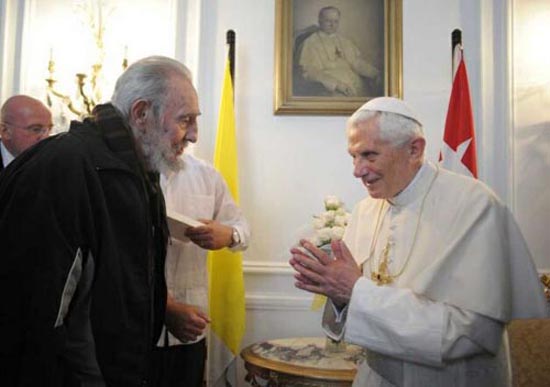 Pope bows to Fidel
