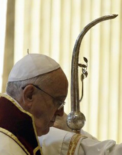 New papal crosier used at the Mass at Gesu