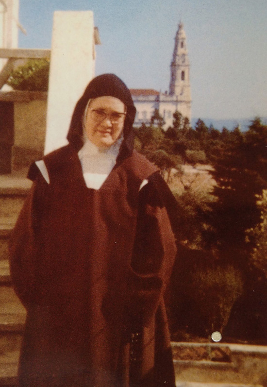 large postcard depicting Sister Lucy 2 smiling at Fatima