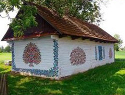 Floral Polish cottage house in Zalipie
