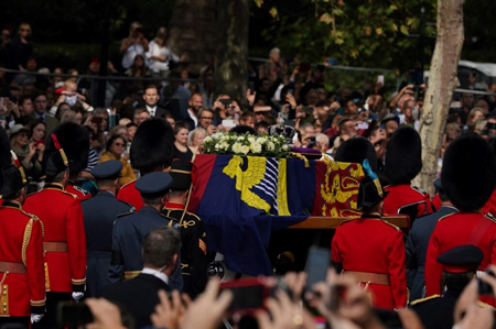 Queen Elizabeth's casket passing by the British people