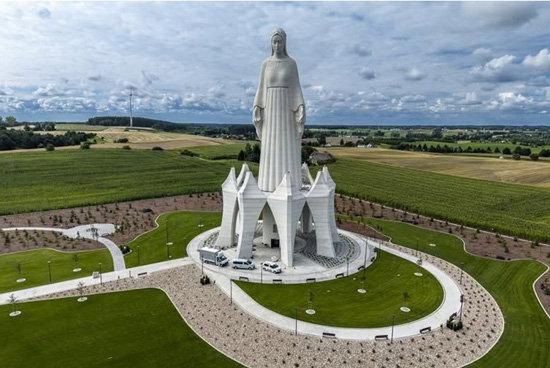Konotopie Statue  1