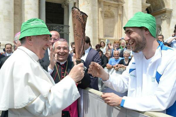 Pope Francis wears green hat 1